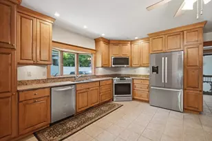 41 Cottage St, Amherst, MA 01002 - Photo 6