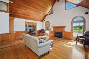 41 Cottage St, Amherst, MA 01002 - Photo 16