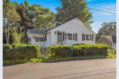 32 Hillcrest Rd, Dracut, MA 01826 - Photo 2