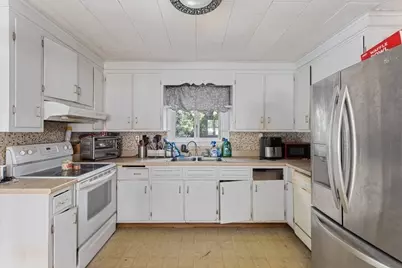 32 Hillcrest Rd, Dracut, MA 01826 - Photo 8