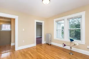 38 Bennett St, Waltham, MA 02453 - Photo 8