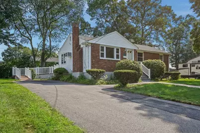 111 Crestfield Dr, Brockton, MA 02302 - Photo 2