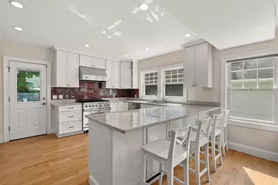 37-39 Beaconsfield Road, Brookline, MA 02445 - Photo 2