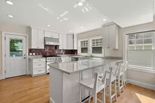 37-39 Beaconsfield Rd, Brookline, MA 02445 - Photo 2