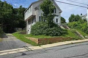 43 Mayflower St, Plymouth, MA 02360 - Photo 1