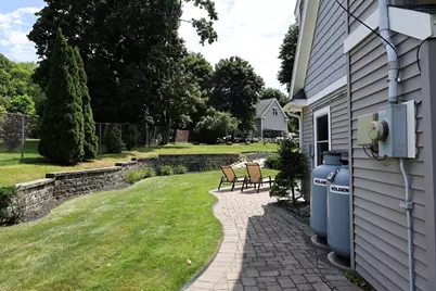 129 Burley St, Danvers, MA 01923 - Photo 4