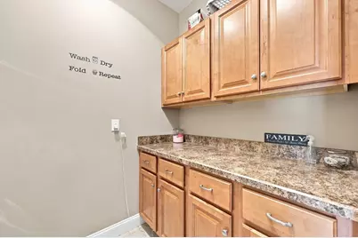 154 Mayflower Ave, Chicopee, MA 01013 - Photo 32