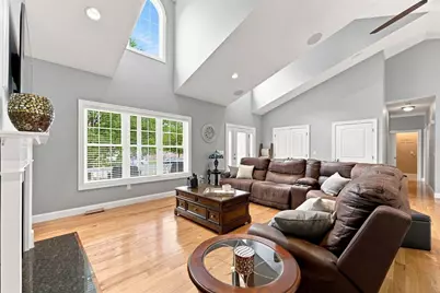 154 Mayflower Ave, Chicopee, MA 01013 - Photo 14