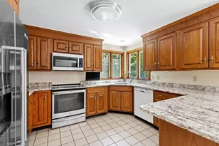 29 Sleepy Hollow Dr, Plymouth, MA 02360 - Photo 2