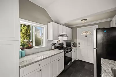 315 Washington St, Fall River, MA 02721 - Photo 6