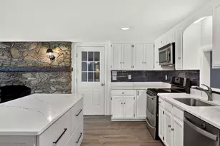 14 Veeder Dr, Falmouth, MA 02536 - Photo 16