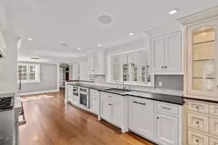 17 Montrose St, Newton, MA 02458 - Photo 6