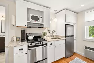11 Charter St, Newburyport, MA 01950 - Photo 8