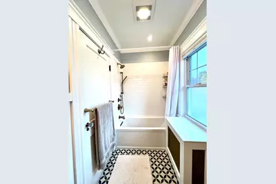 656 W Roxbury Pkwy, Boston, MA 02131 - Photo 14