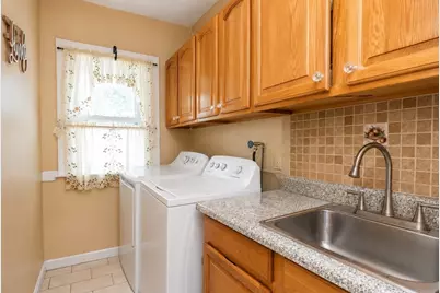 189 Oak St, Clinton, MA 01510 - Photo 18