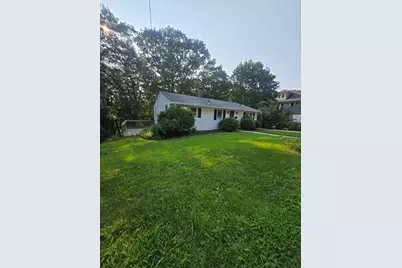 42 Iowa St, Worcester, MA 01602 - Photo 2