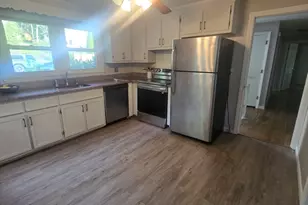 42 Iowa St, Worcester, MA 01602 - Photo 4