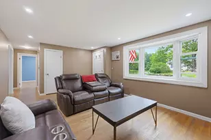 304 Primrose Hill Rd, Dracut, MA 01850 - Photo 2