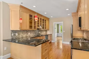 20 Egmont St, Brookline, MA 02446 - Photo 6