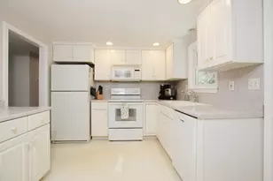 40 Fairwood Dr, Pembroke, MA 02359 - Photo 6
