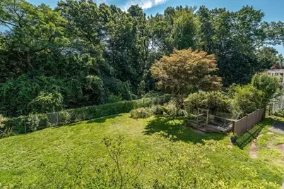 116 Pleasant St, Holyoke, MA 01040 - Photo 28
