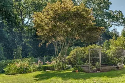 116 Pleasant St, Holyoke, MA 01040 - Photo 30