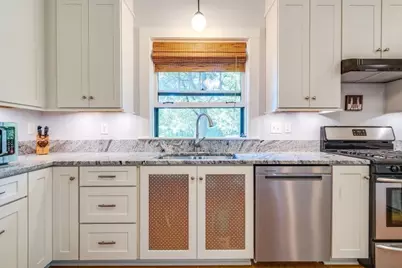 116 Pleasant St, Holyoke, MA 01040 - Photo 10