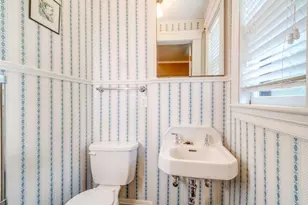 116 Pleasant St, Holyoke, MA 01040 - Photo 14