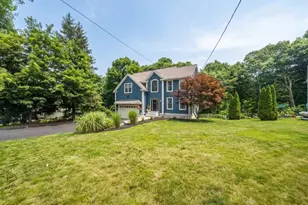 25 Essex St, Middleton, MA 01949 - Photo 2