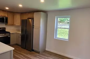 19 Oliver St, Lowell, MA 01854 - Photo 4