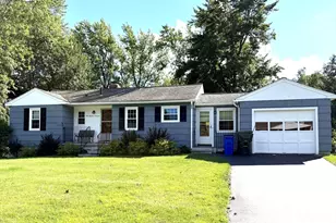113 Stoneleigh Rd, Holden, MA 01520 - Photo 1