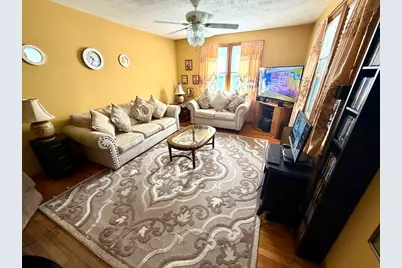 87 Hamburg, Springfield, MA 01107 - Photo 2