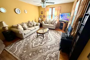 87 Hamburg, Springfield, MA 01107 - Photo 2