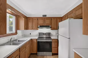 24 Railroad Ave, Taunton, MA 02780 - Photo 12