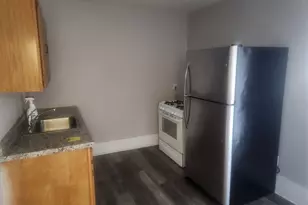 19 1/2 Lunenburg St, Fitchburg, MA 01420 - Photo 2