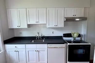 93 Dartmouth St, Holyoke, MA 01040 - Photo 2
