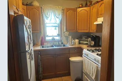 28 Gosnold St, New Bedford, MA 02740 - Photo 4