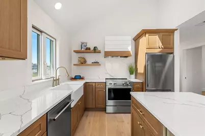 4 Union Ave, Mattapoisett, MA 02739 - Photo 6
