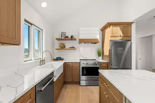 4 Union Ave, Mattapoisett, MA 02739 - Photo 6
