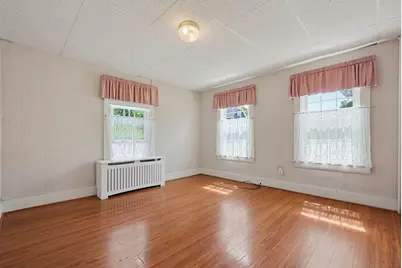 98 Pleasant St, Franklin, MA 02038 - Photo 16