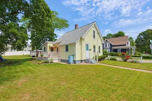 98 Pleasant St, Franklin, MA 02038 - Photo 4