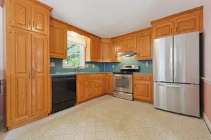 98 Pleasant St, Franklin, MA 02038 - Photo 4