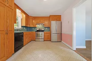 98 Pleasant St, Franklin, MA 02038 - Photo 4