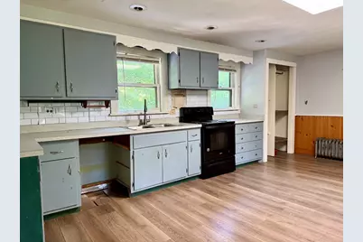 16 Prospect St, Erving, MA 01344 - Photo 12