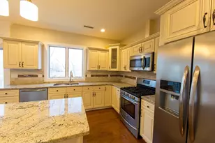 194 Oak St, Shrewsbury, MA 01545 - Photo 4