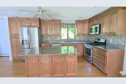 4 Dale St, Burlington, MA 01803 - Photo 2