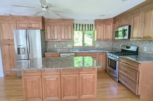 4 Dale St, Burlington, MA 01803 - Photo 2