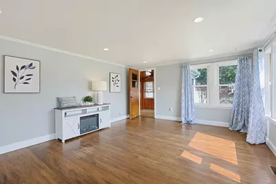 30 Lloyd St, Blackstone, MA 01504 - Photo 8