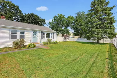 30 Lloyd St, Blackstone, MA 01504 - Photo 2