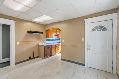371 Oakland St #1, Springfield, MA 01108 - Photo 2